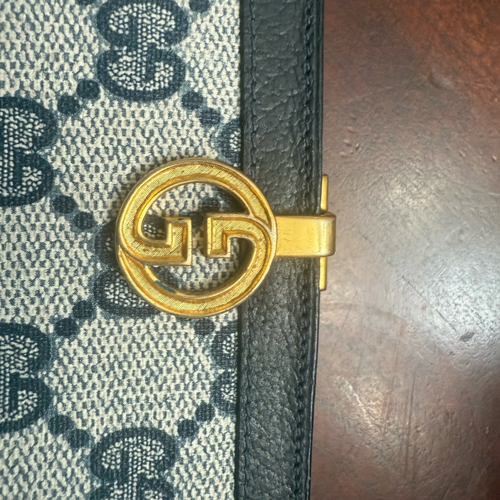Used in good condition Gucci clutch / wallet - Picture 2 of 16